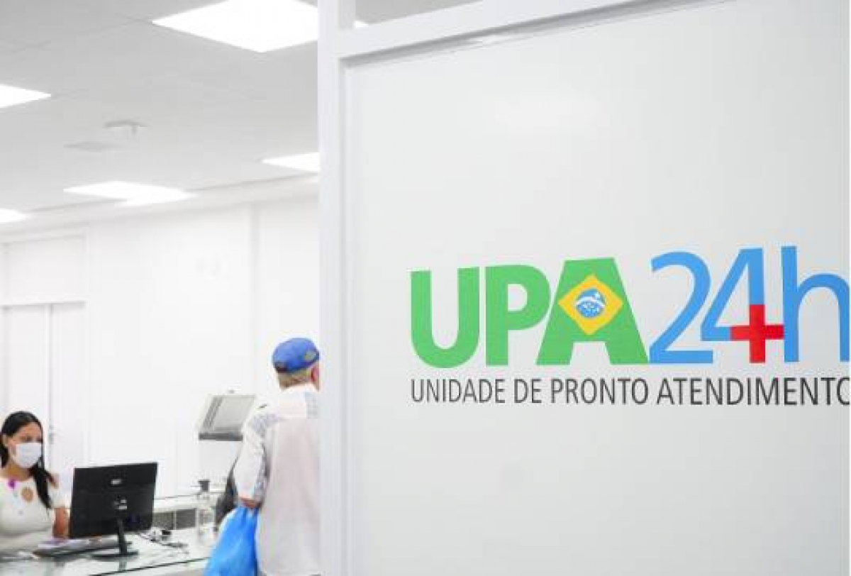 Imagem de uma UPA 24h, unidade brasileira de atendimento emergencial de saúde.